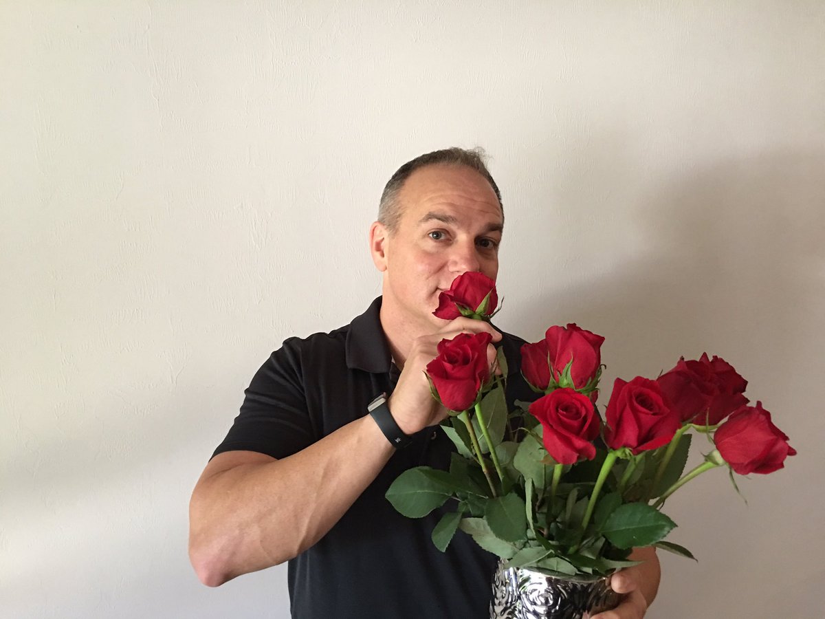 catcountry1071's tweet photo. #RadioAdd No matter how much you worry about your problems it doesn't solve them. Stop and Smell the Roses. #MolinaMindfulMoments https://t.co/qFjobzncoD