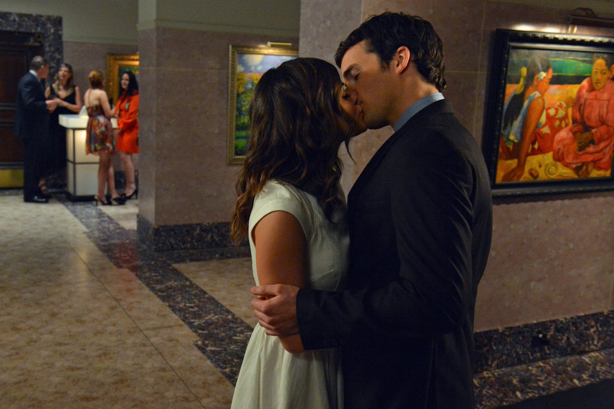 Ezria Fans Club on Twitter.