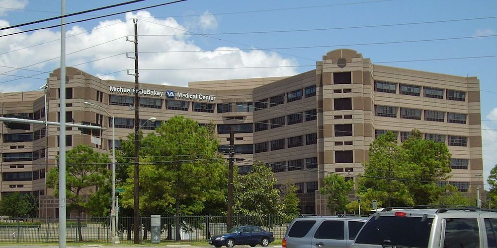 HirepurposeJobs's tweet photo. 'They Can Count On Us:' Houston VA Hospital Withstands Harvey, Prepares For Aftermath https://t.co/cd4zpWLjeE https://t.co/0ltgdroDZi