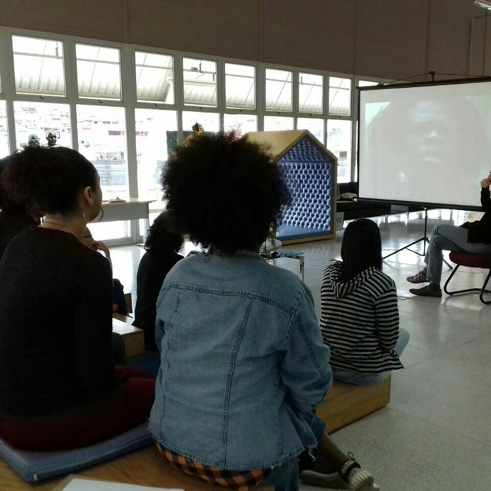 blogmigramundo's tweet photo. Coletivo Visto Permanente abre o Migrantes nas Periferias, em #CidadeTiradentes . Programação vai até sábado #sp #cfcct #MigraMundo #cultura https://t.co/C8wu94Dlt0