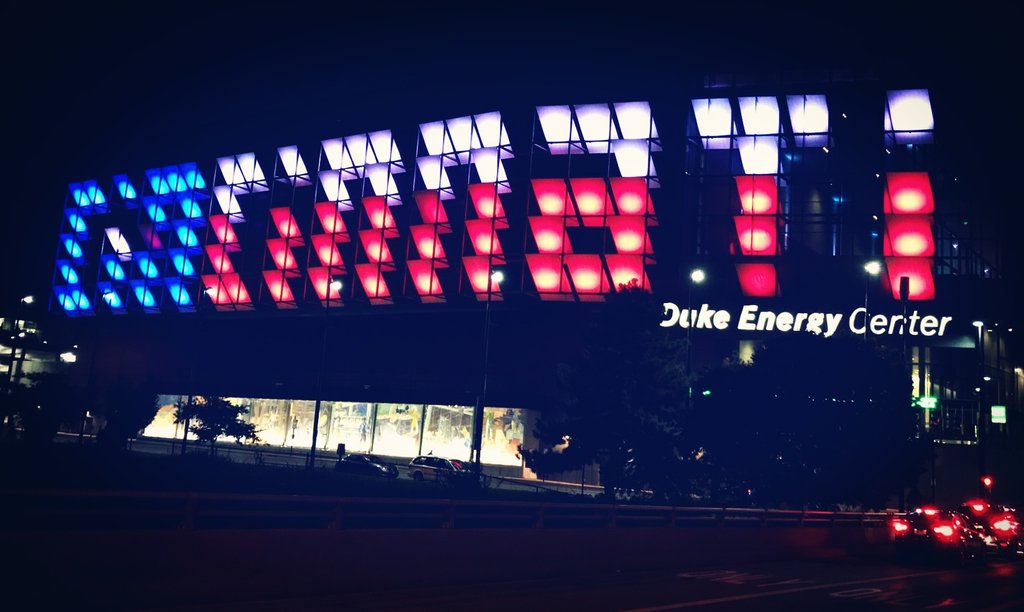 CincyProblems's tweet photo. Cincinnati stands with Houston. ♥️💙 #HoustonStrong https://t.co/dTJl0QTboV