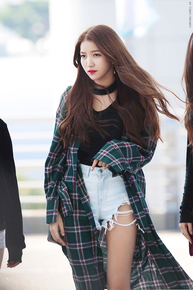 some1kr's tweet photo. 170901 인천공항 출국🛫 6pics
#여자친구 #소원 #GFRIEND 
@GFRDofficial

👀: https://t.co/03nmS8c3fr https://t.co/G6dsqOhBD0