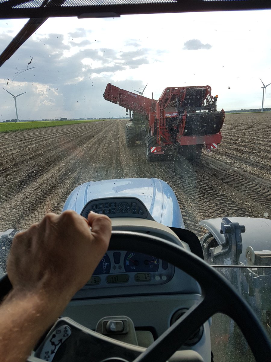 leendersJohan's tweet image. Vroemvroem.  Uienoogst. #ScherpeUi #ScherpePrijs #OmteJanken. #Geenzakwaard.