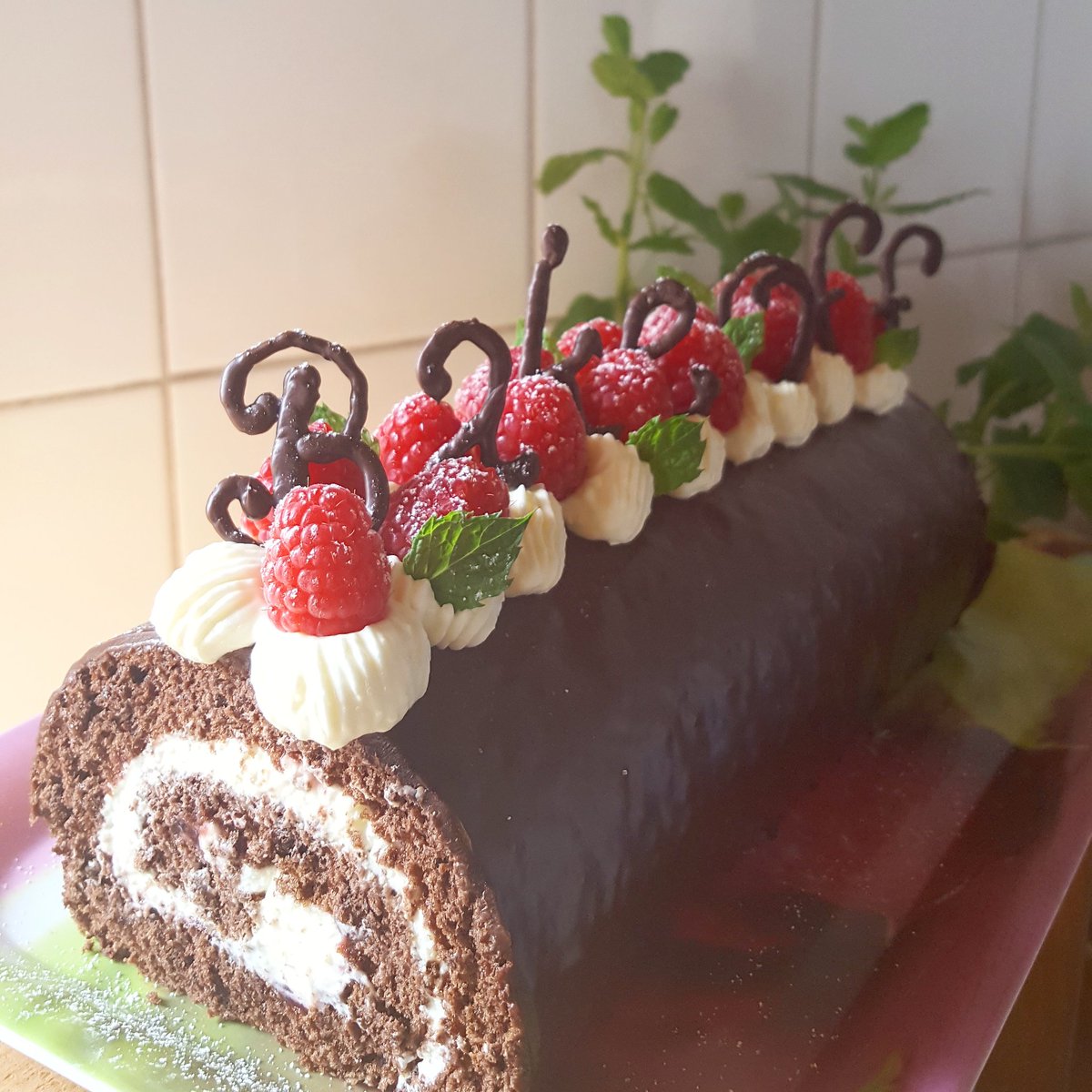 AnSlosse's tweet photo. Mijn cakerol 😊 wie nog mee wil bakken is welkom in de fb groep https://t.co/eTEVvkbk8U @BakeOff_VL @opVIER @RegulaYsewijn #bakeoffVL #GBBO https://t.co/sYSWrRytIN