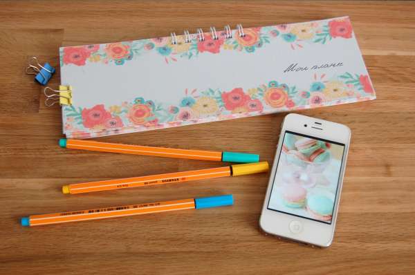 HandokiMarket's tweet photo. Add an elegant touch to your home office with this floral desk pad. #handoki #handmade #handmadeuk #homedecor #office #stationery https://t.co/cV5EoCy7CG
