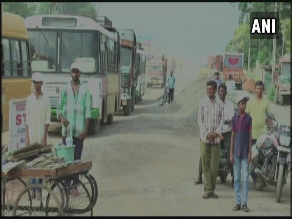 Telangana: Jammikunta village in Karimnagar district comes to a standstill at 7:54 am everyday for national anthem played on 16 loudspeakers