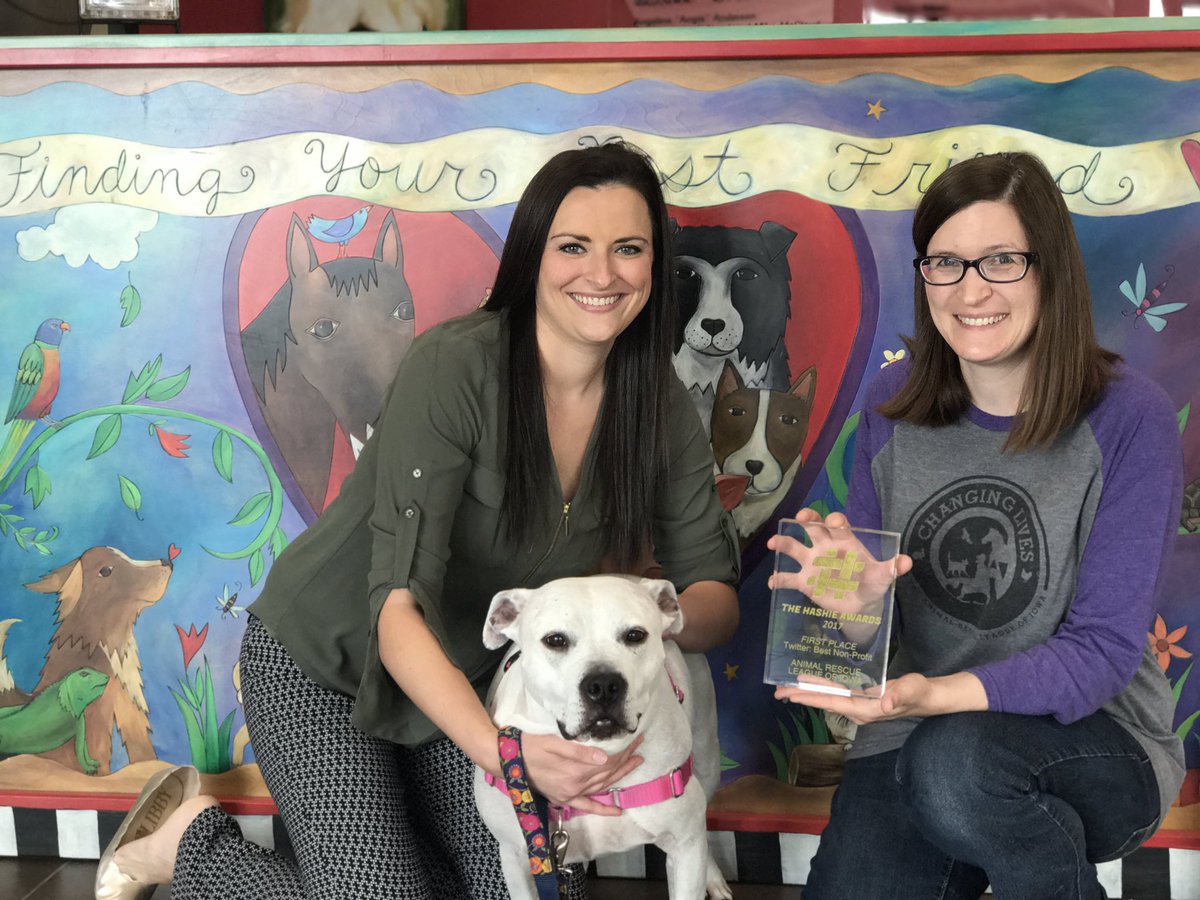 SocialMediaDSM's tweet photo. We are pawsitively thrilled to present the Hashie Award for Twitter: Best Non-Profit to the @ARLIowa! ๐ฑ๐๐พ
#Hashies2017 https://t.co/Lo1ieh785O