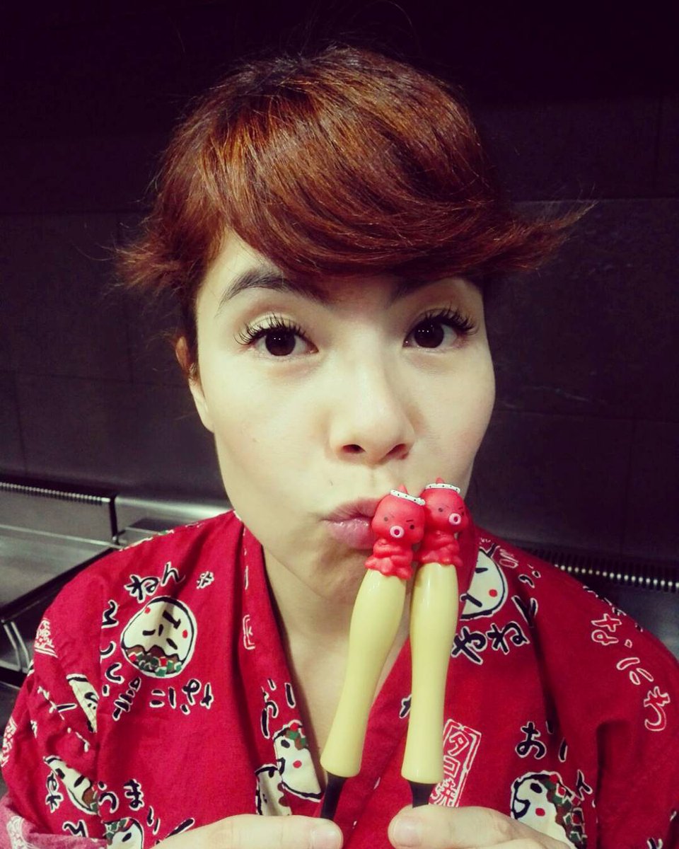 okashisanda's tweet photo. ¡Ya estamos de vuelta de las vacaciones! Estrenamos nuevos palillos para hacer#takoyaki #singluten #sinlacteos #Madrid #japones #glutenfree https://t.co/ODiACcOBy6
