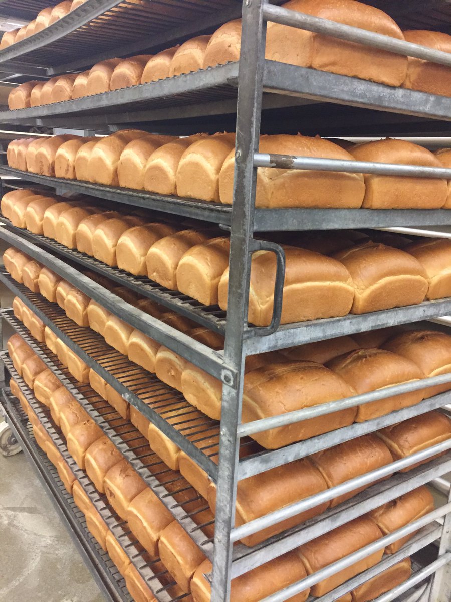 First of many donations confirmed! Slow Dough is delivering 200 fresh loaves to <a href="/CaracolHou/">Caracol Restaurant</a> this afternoon. #HarveyRelief