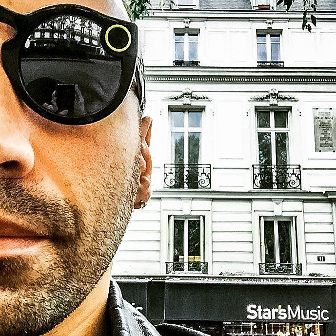 sachaqs's tweet photo. Halfie
#half #selfie #memyselfandi #autoportrait #starsmusic #paris #france #pigalle #music #instamoment #instapar… https://t.co/Lqk5SixtPb https://t.co/nBpu2SW6hT