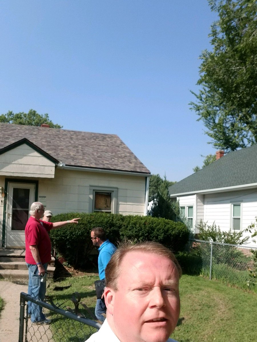 CityOfIndepMO's tweet photo. CM Perkins #Dist1 is meeting w/ constituents on College St. today, talking about street, curb &amp; gutter, and code issues. #aroundtown https://t.co/vggrYOdAqi