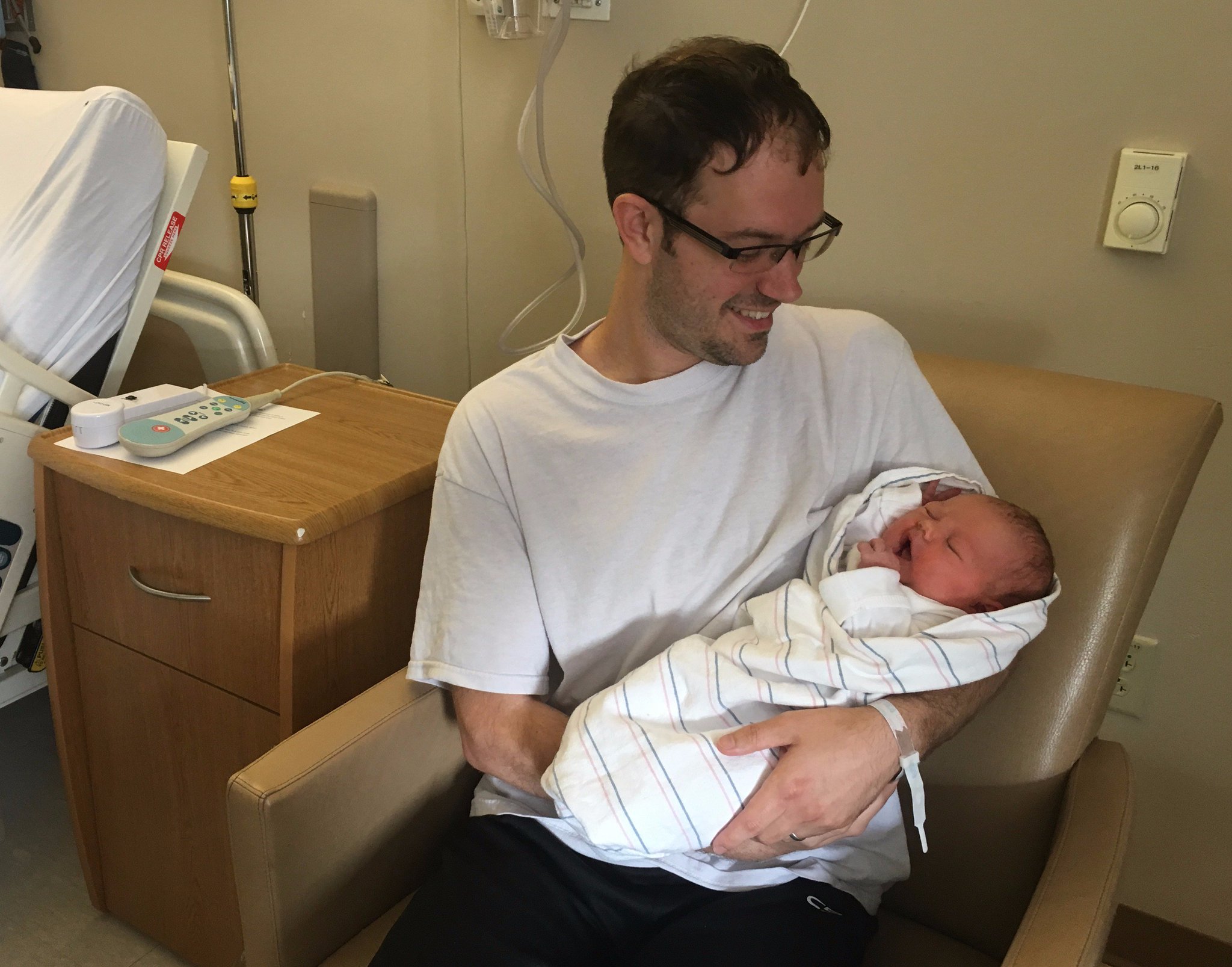 Cinemassacre sur Twitter : "2nd daughter born! Everybody is 