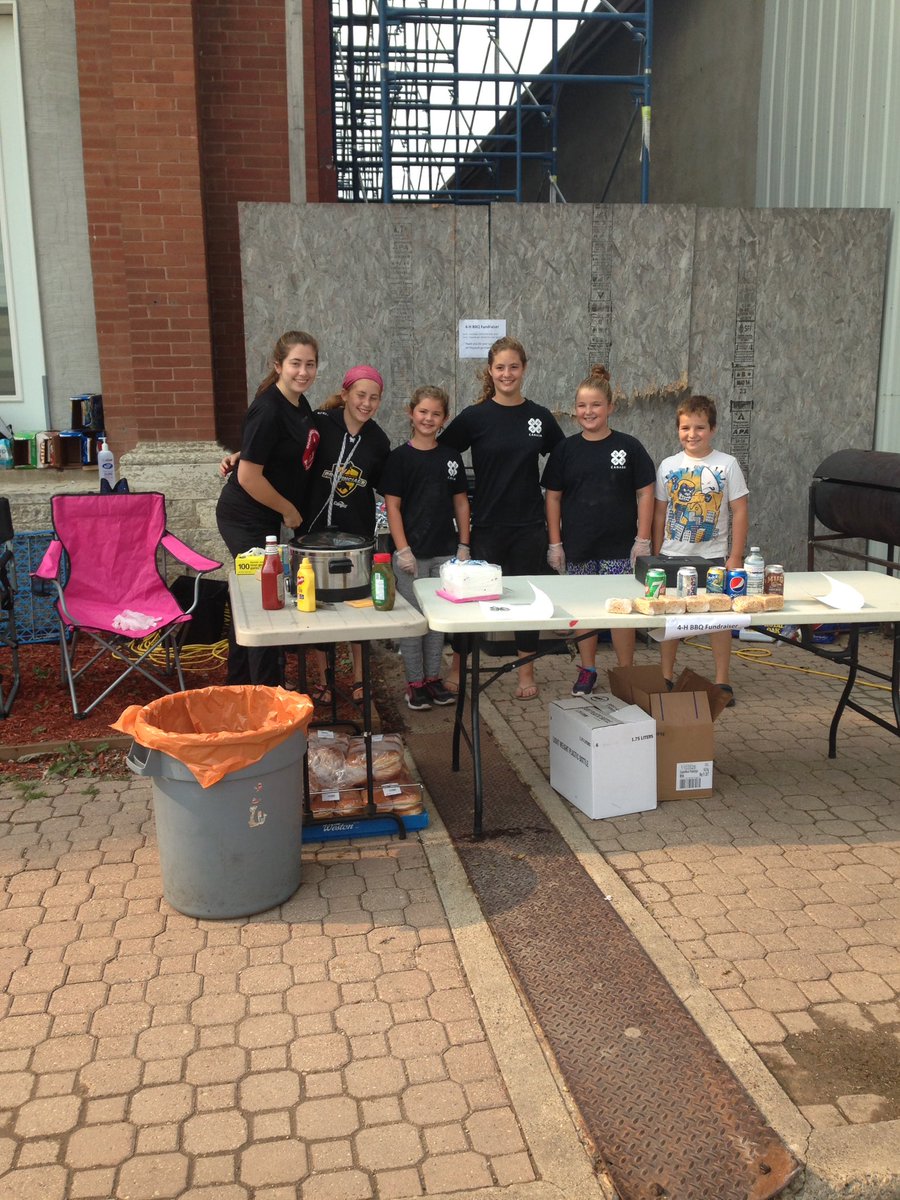 PamDawnScott's tweet photo. 4-H burger sale happening right now!!! Come and support the local clubs. Located outside Showdra Meats! https://t.co/3y1yvpEYVs