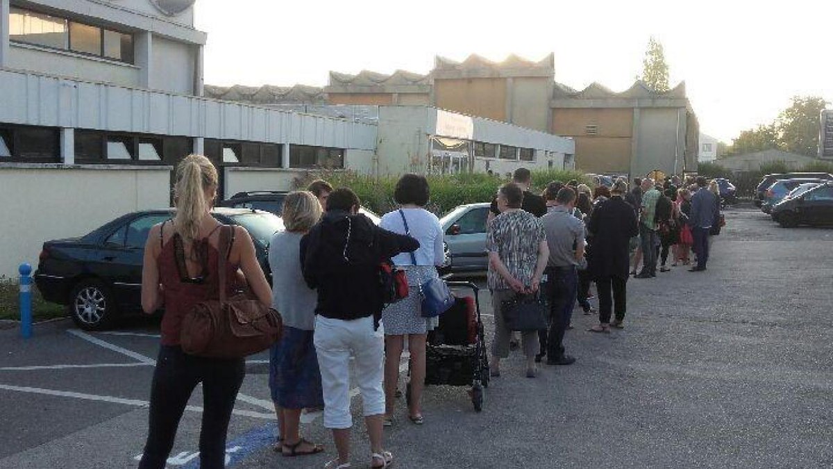 CourrierPicard's tweet photo. #Amiens La folie des cours de natation
https://t.co/tH8qs9575c https://t.co/wgWUugrXnT