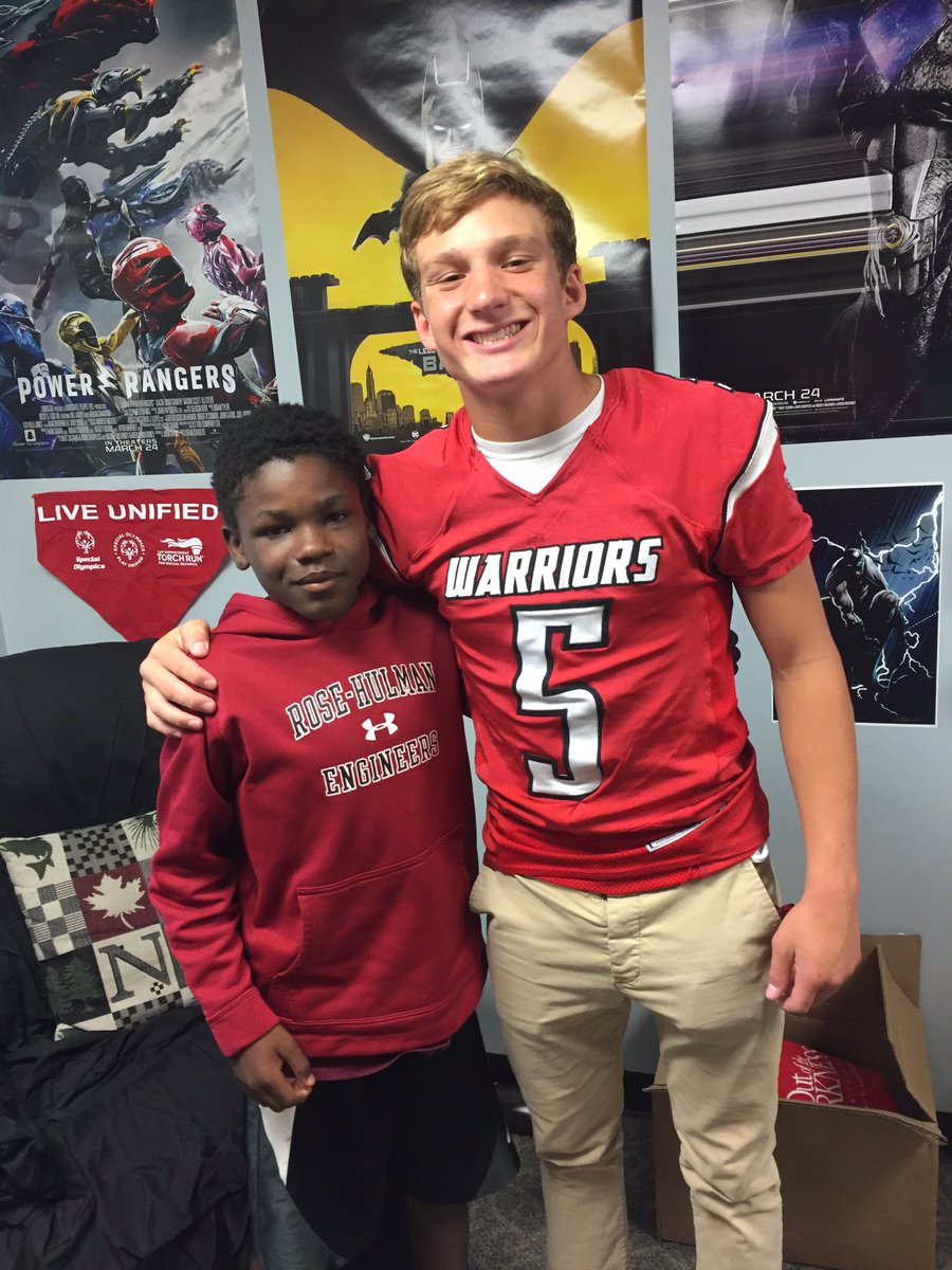 BobbySpoonster's tweet photo. @BSmith___5 doing some mentoring @BHMSPrincipals today! #WHSGivingBack #wcr3 https://t.co/Uq7BJQHbti