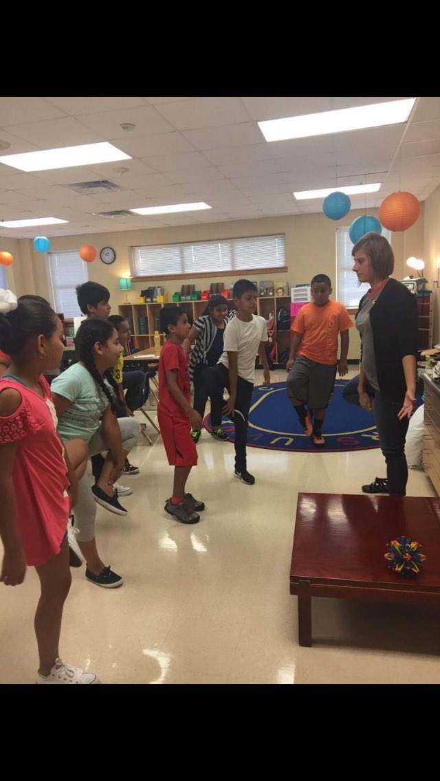 Teaching tree pose to 5th grade bilingual students #bowielearns #breatheforchange #pureedge