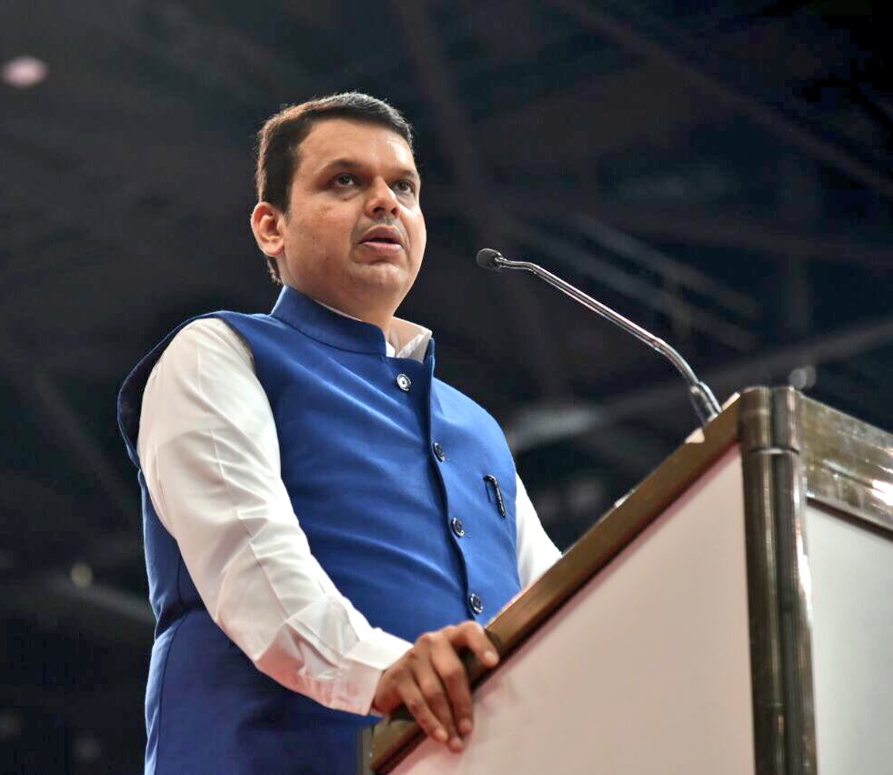 CM <a href="/Dev_Fadnavis/">Devendra Fadnavis</a> congratulates MCGM for organising this exhibition to take latest technologies of waste disposal &amp; management to masses.