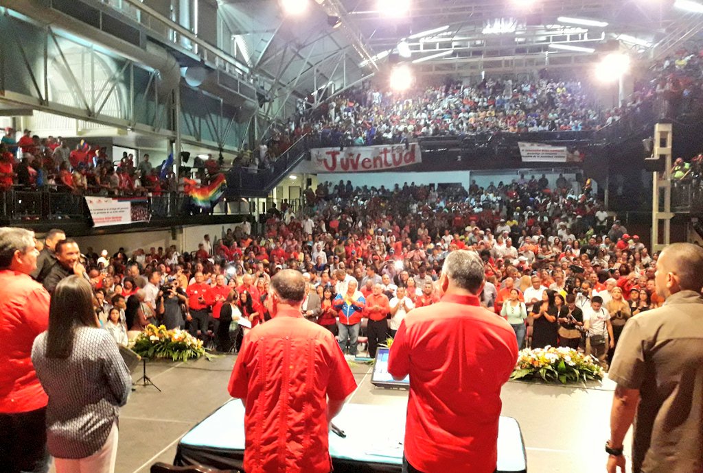 PanchoArias2012's tweet photo. ¡Gracias por tanto amor pueblo del Zulia! Vamos juntos a la batalla y la victoria por la consolidación del Zulia de Paz y progreso. https://t.co/dA1hGVvYGs