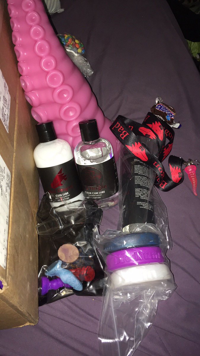 GuroMilkGoddess's tweet photo. Thank you @bad_dragon for the package! Me and my #Alpha are putting it to good use 🦑😈 #Findom #AlphaCouple #Cuckold #tentcle #realhentai https://t.co/Hj7wijpyOJ