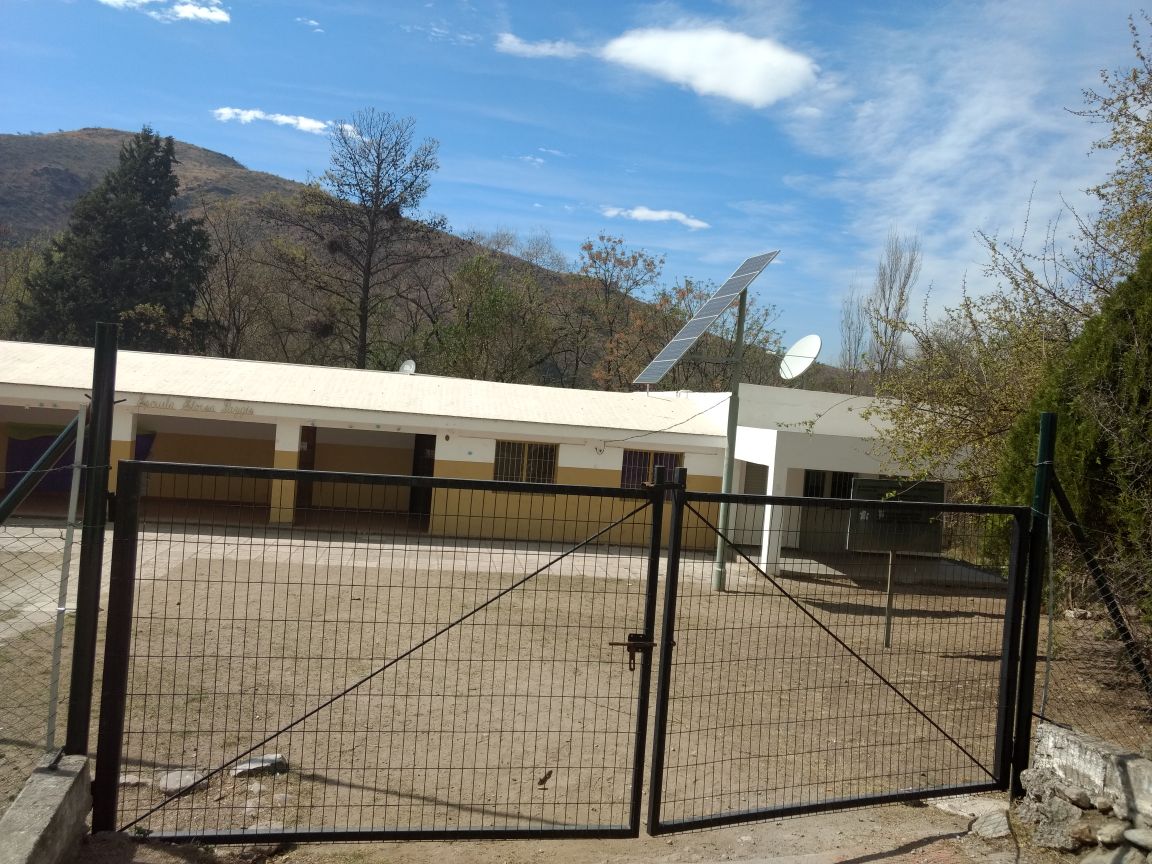 gobdecordoba's tweet photo. #Incendios Fue evacuada la escuela la Mesada en #LaCalera. Es una escuela rural y tiene 50 alumnos. Allí se combate el fuego a esta hora. https://t.co/1FeFOAA1og
