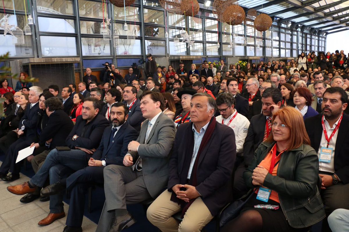 sumonteoficial's tweet photo. Como Pdte de comisión de turismo de @AChMunicip y vicepdte de @amtcmunitur, presente en inauguración de feria #Vyva https://t.co/P4FkQ3ZTRh