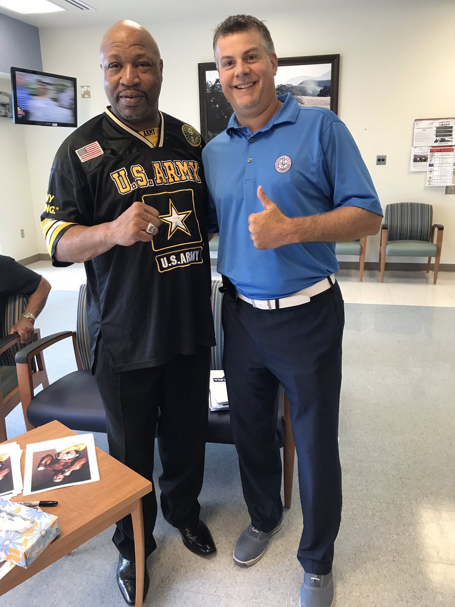 YELLFORE's tweet photo. Walking the halls with Olympic Gold medalist and former World champ Merciless Ray Mercer at Augusta VA #knockoutgolf day today! https://t.co/tJ28hO9xJp