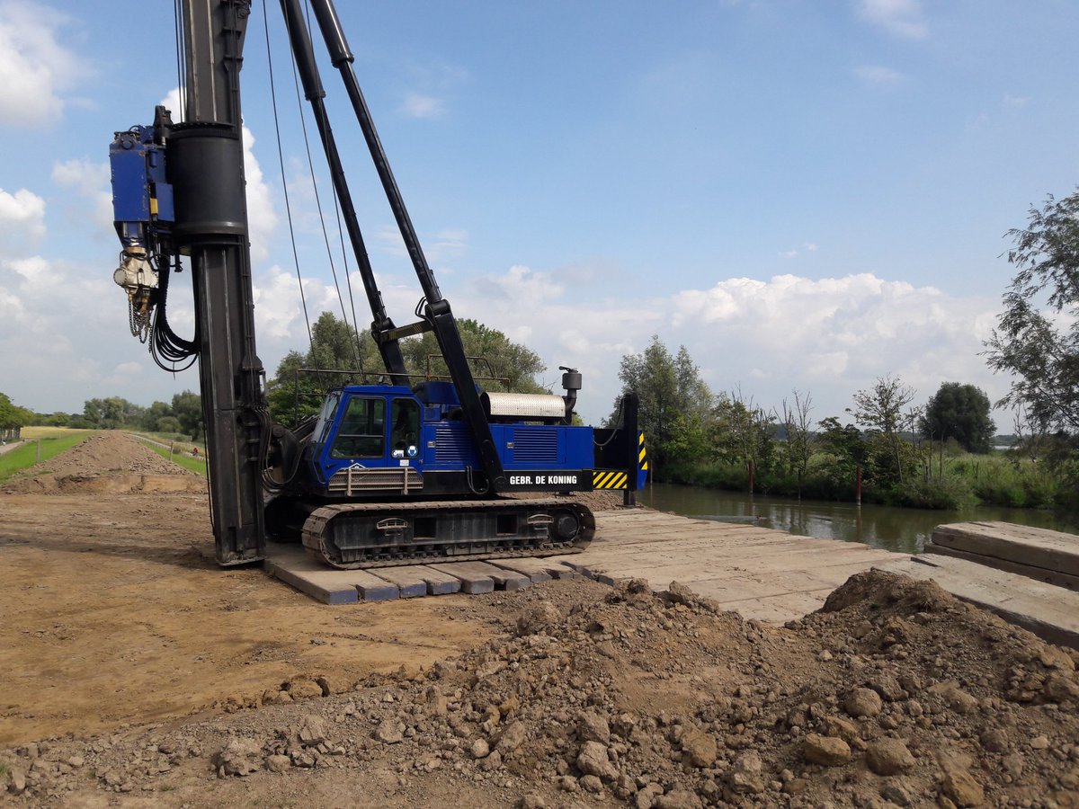 toostenrijk's tweet photo. https://t.co/o3HMsOSoUL 
Volop heiactiviteiten voor de te realiseren Hevelconstructie #Noorderdiepzone #NDB @hollandsedelta @CDA_Holl_Delta https://t.co/PhDiFuPBtw