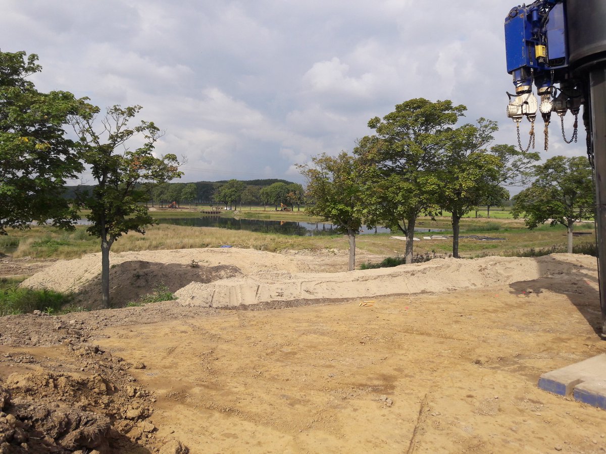 toostenrijk's tweet photo. https://t.co/o3HMsOSoUL 
Volop heiactiviteiten voor de te realiseren Hevelconstructie #Noorderdiepzone #NDB @hollandsedelta @CDA_Holl_Delta https://t.co/PhDiFuPBtw