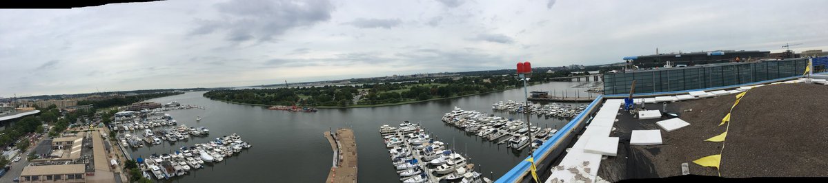 MunMikely56's tweet photo. Will do anything to have an excuse to be on the roof and snap a shot like this #myviewbeatsyours https://t.co/83gj8yaJK3