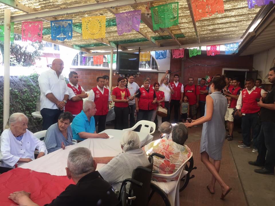 CROC_Nacional's tweet photo. #Sintoled - #CROC en coordinación con Caliente Ayuda, ALBA ROJA y @Xolos, visitamos el Asilo San Paul donde realizamos la entrega de víveres https://t.co/HmmiBGbD9X