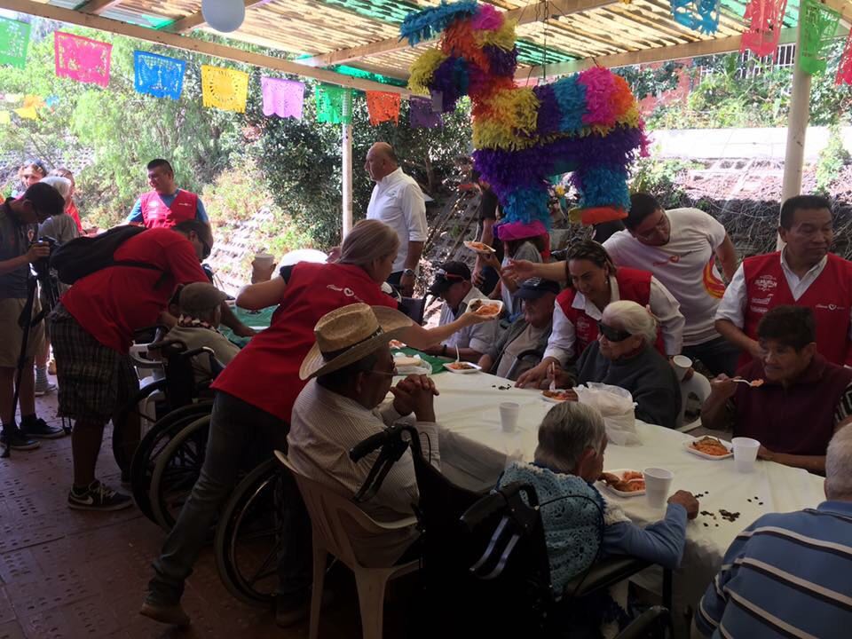 CROC_Nacional's tweet photo. #Sintoled - #CROC en coordinación con Caliente Ayuda, ALBA ROJA y @Xolos, visitamos el Asilo San Paul donde realizamos la entrega de víveres https://t.co/HmmiBGbD9X