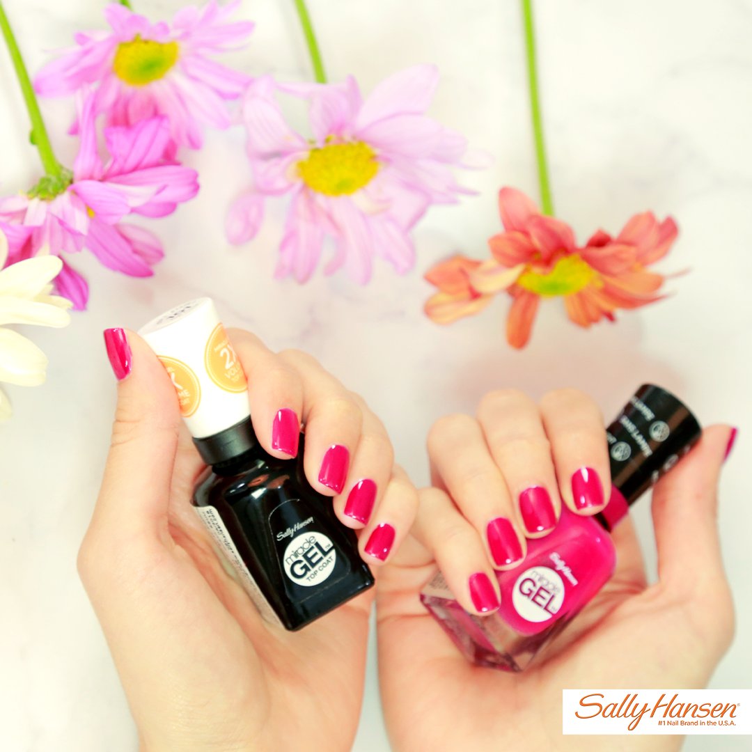 SallyHansen_AR's tweet photo. #MiracleGel el Top Coat de la línea, recomendamos aplicar 1 capa fina. Dejá secar tus uñas y que la luz natural haga el resto. https://t.co/7ZnSO27QTK