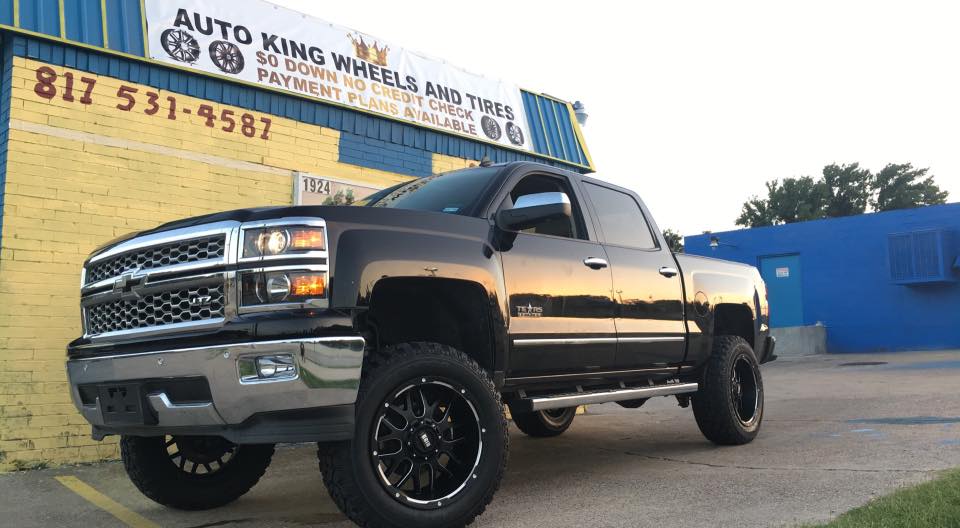 Kingg_Customs's tweet photo. Big Boy Business! Got a Truck you want lifted? Come on down to Auto King. #TruckLife https://t.co/iOkyC7AUIe