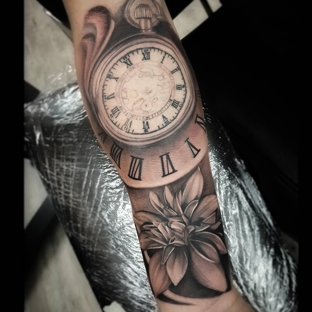 PinzNeedlezMD's tweet photo. Done by Resident Artist Kasey Gonzalez! Visit https://t.co/zLDoM3Y2vn for booking information! #tattoos #artists #pocketwatch https://t.co/xNFxmtpp9V