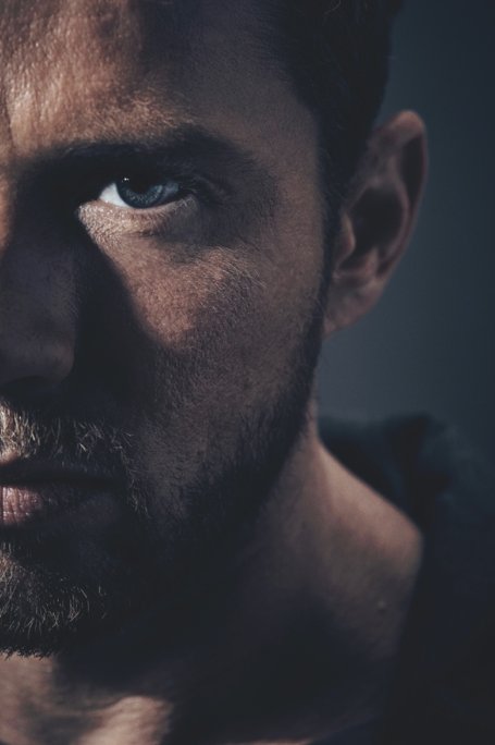smashboxstudios's tweet photo. A dark and moody @RyanPhillippe photographed by Eric Ogden for Season 2 of Shooter @USA_Network // #smashboxstudios #ryanphillippe https://t.co/Kzclzm6z5c