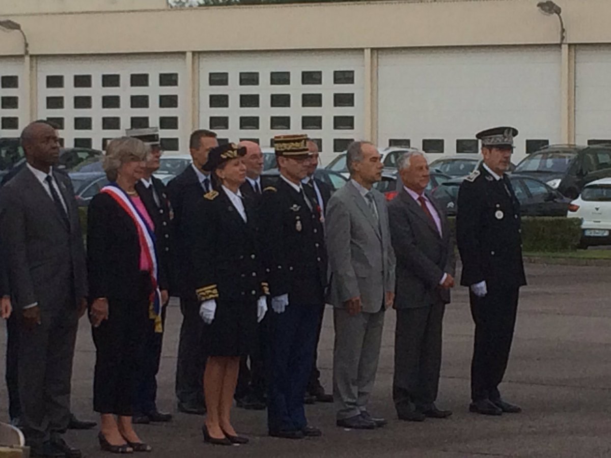 Prise de commandement du Général Bresson . La cérémonie se déroulait à Mont Saint Aignan aujourd'hui en présence de Madame la Préfète....