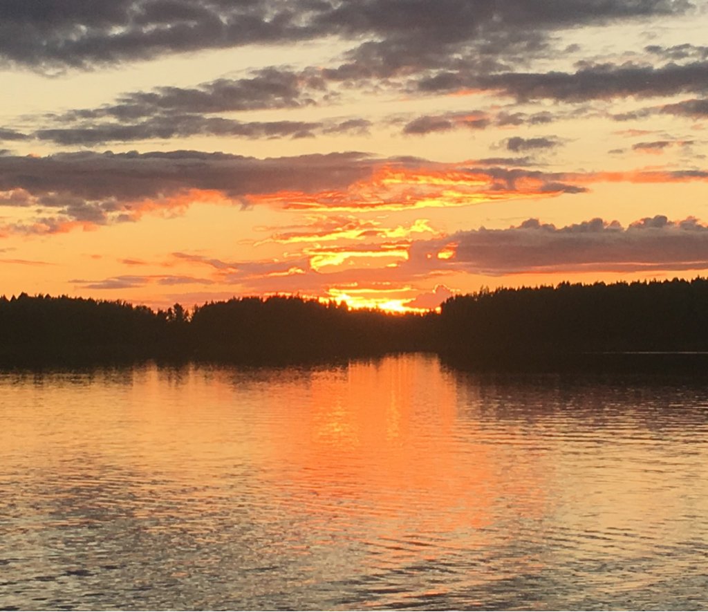 Tälle kesälle Harvinaisen kaunis ilta. #vaasa #petsmo #VillaHeimland #archipelago #sunset #finland #sunsetlovers