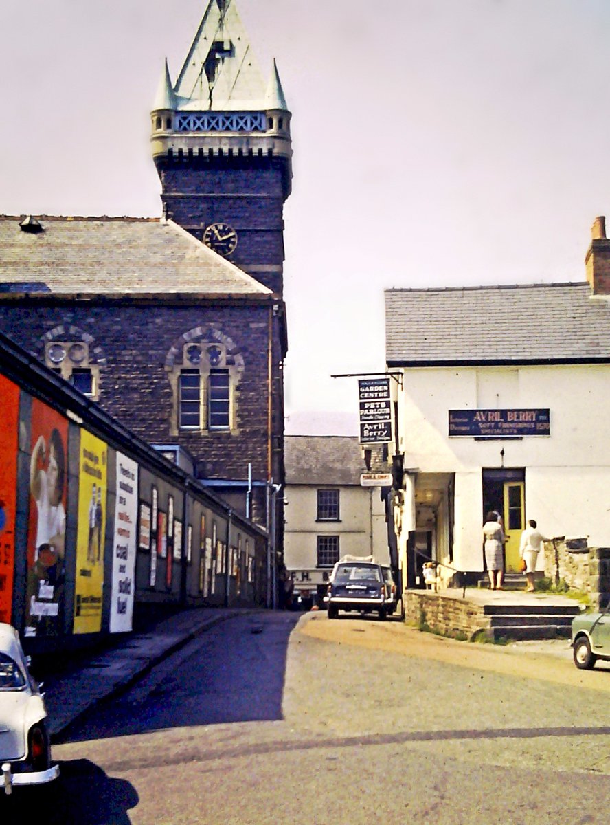 Market Street #Abergavenny #1960s Another gem rediscovered while going through the Forgotten Abergavenny archives! facebook.com/ForgottenAberg…