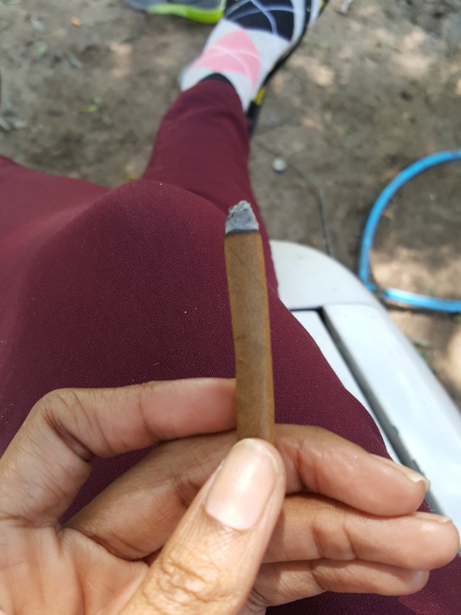 SimplyAshleyB85's tweet photo. Smoke session NOW in session. @ElJefe_0420 

#JustBlaze🔥
#BoozeKidds🍺
#EVERYDAYStoners🤘🏽👌🏽 https://t.co/TwjJiXs7Nw