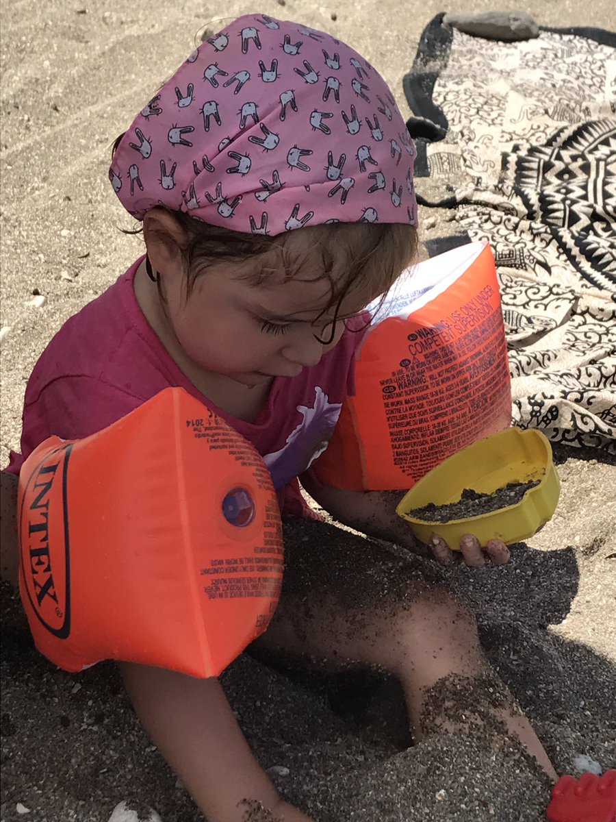 dobbinlloyd's tweet photo. Loves to play on the beach #dollyrose #spanishhome https://t.co/lPHVfjJt1T
