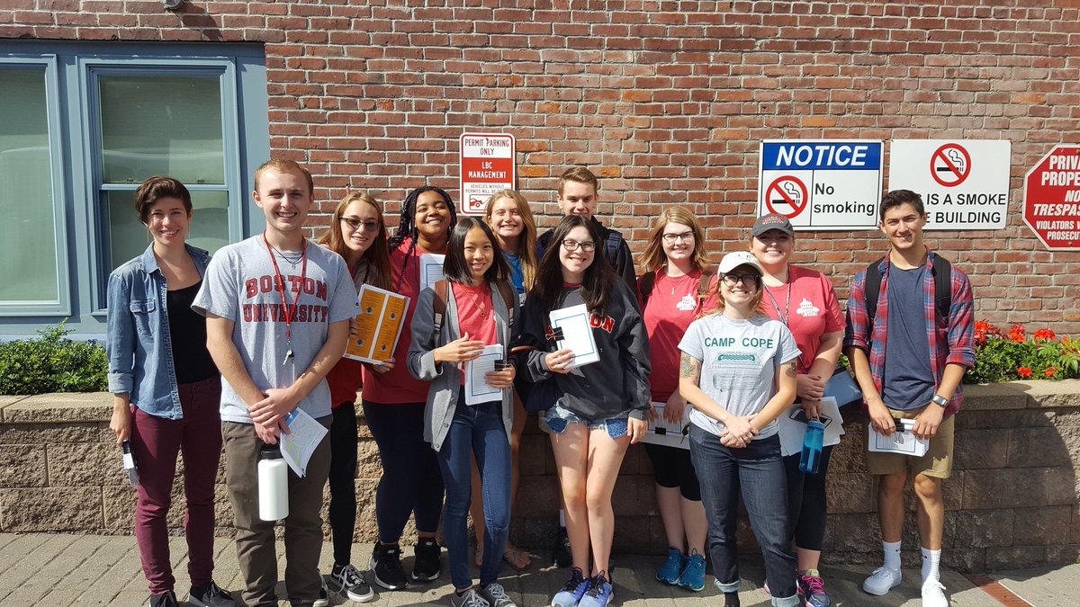 allbrightcdc's tweet photo. HUGE thank you to @BUCSC #FYSOP2017 for helping us welcome our new neighbors and hand out info on tenant rights and safe housing https://t.co/JAcRmNNSBa