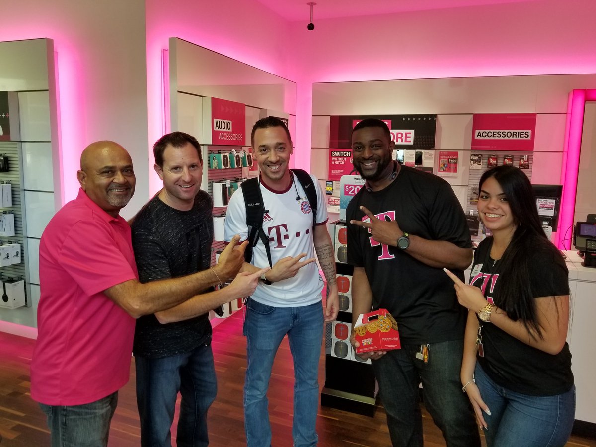 Great store visit with the new Brandon store <a href="/jboy1724/">Javier B</a> <a href="/GHengtgen/">Greg Hengtgen</a>