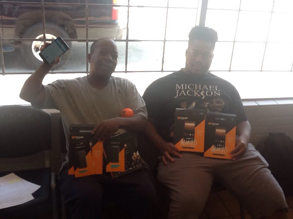5 lines flipping metro off #BOOSTMOBILE #UnlimitedData #SwitchHappens
