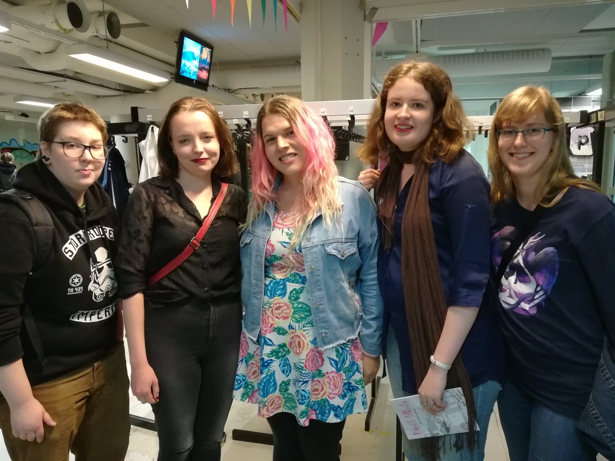 ungpride's tweet photo. Ungpride lyssnade på Sophie Labelle berätta om sin Assigned Male comic! Awesome!  #ungpride #happi #assignedmalecomic https://t.co/pBZhjFkvlM