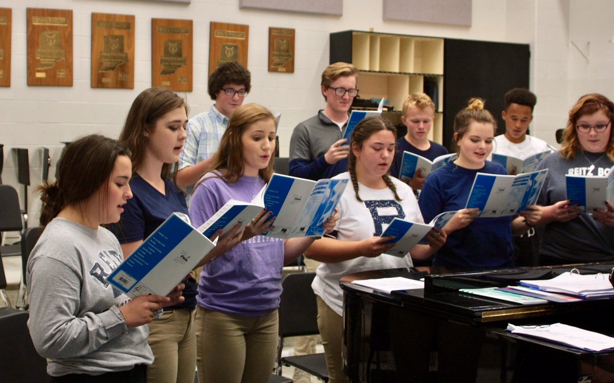 ReitzJournalism's tweet photo. Students chosen for new Reitz A Cappella group 'Uptown Blue' https://t.co/Bp6y60Tya0 https://t.co/4HTF6zxXbb