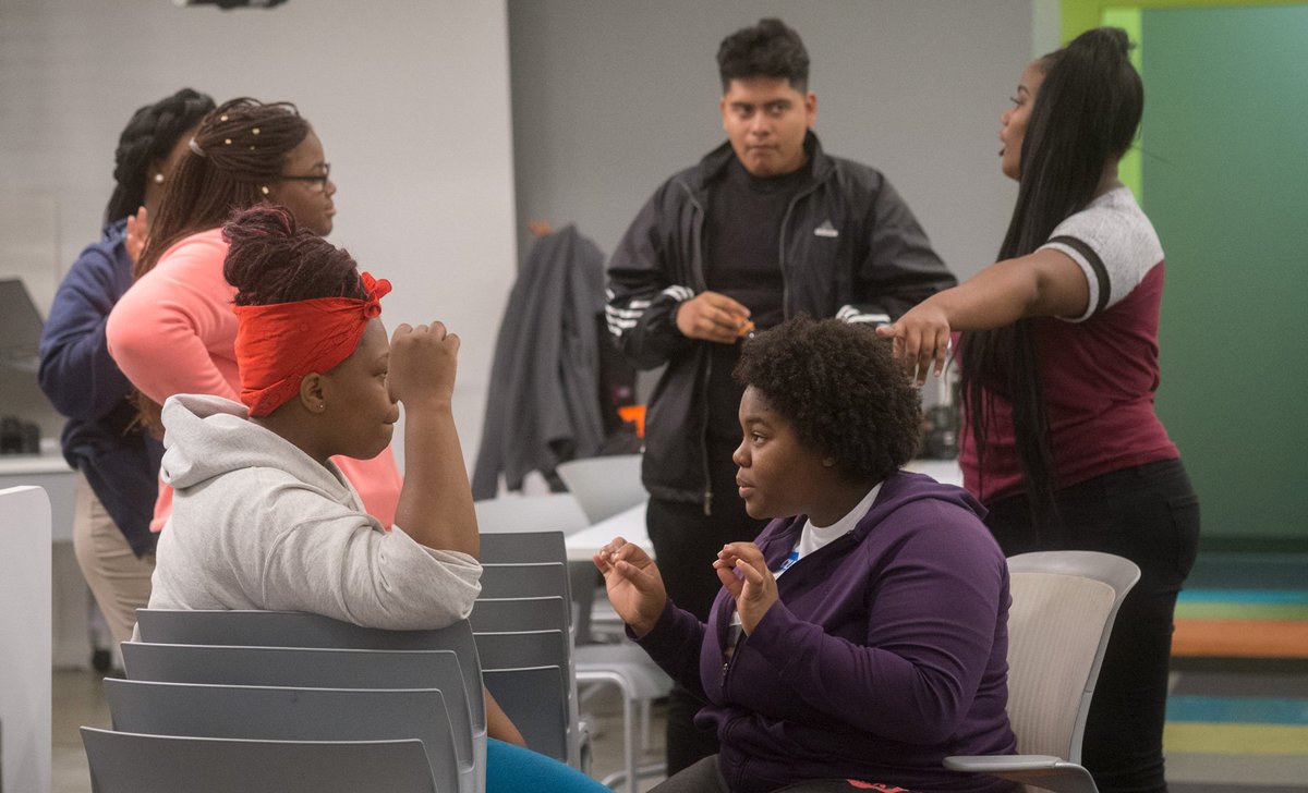 SimonYouthAcad's tweet photo. Friday advisory. @SimonYouthAcad students learn #economicjustice with Melita Carter @PeaceLearning #urbaned #socialgood #myips https://t.co/tyR4ZOvUdH