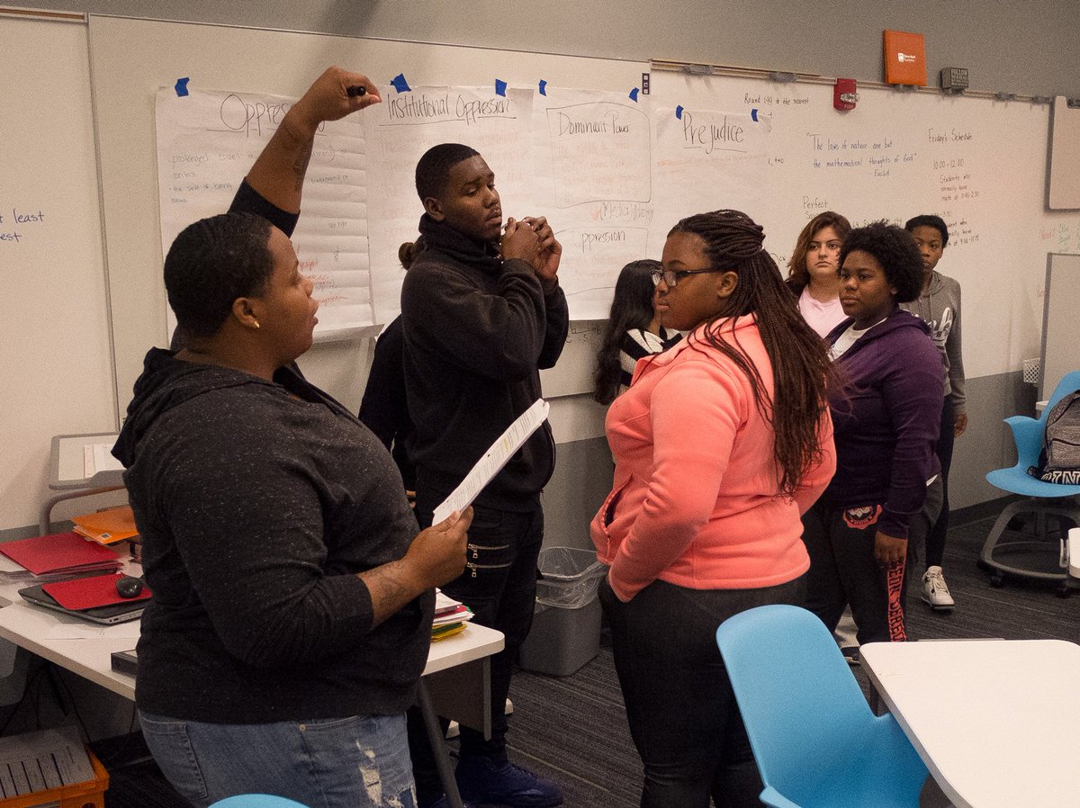 SimonYouthAcad's tweet photo. Friday advisory. @SimonYouthAcad students learn #economicjustice with Melita Carter @PeaceLearning #urbaned #socialgood #myips https://t.co/tyR4ZOvUdH