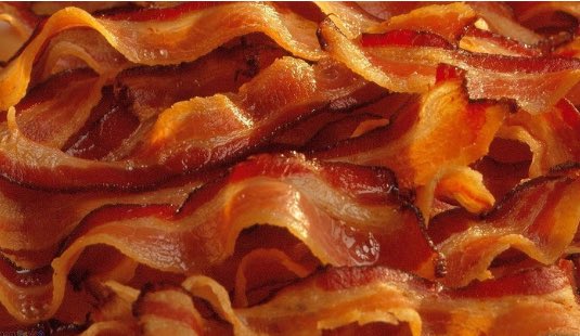 carrieksada's tweet photo. Sweden: Man convicted of eating 🥓 in front of three Muslims, must pay each $625, plus $1125 fine 😳 #FridayFeeling https://t.co/Cz3kNI5j3v https://t.co/uwCrXWJxje