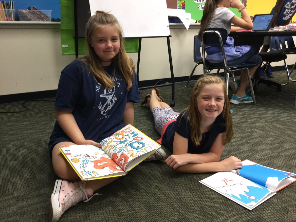 Gard5thGrade's tweet photo. Dr. Seuss Day! #YESTigers180 https://t.co/qS2FBNr02C