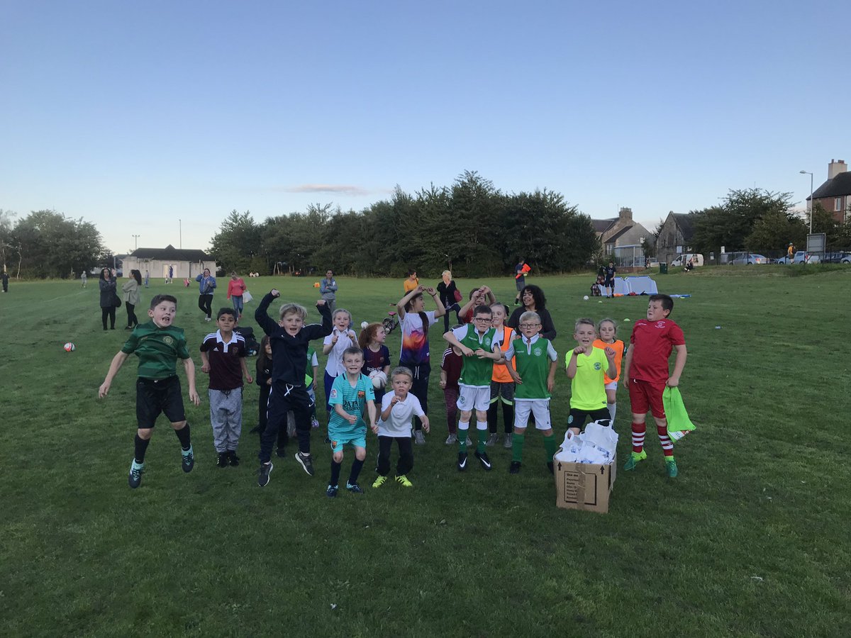 EdiHelpingHands's tweet photo. Big shout out to the 24 kids and all the parents Tonight on #Peffer ⚽️ park in #Craigmillar 👏🏻⚽️

All  kids registered for the #Festival https://t.co/bTa97Mk1ml